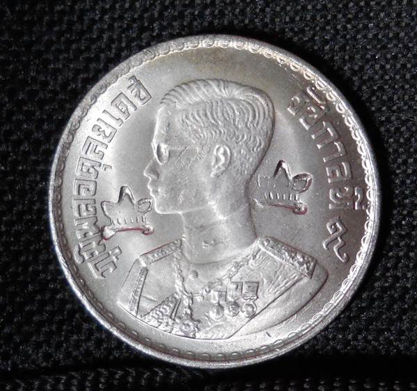 เหรียญปั๊มปี ๒๕๐๐-๒๕๓๐ : เหรียญ ร.9 ขวัญถุง 1 บาท หลังตราแผ่นดิน ปี2500  ตอกโค้ตศาลา2โค๊ด(หายาก)เดิมๆ..หลวงปู่ทิมปลุกเสก